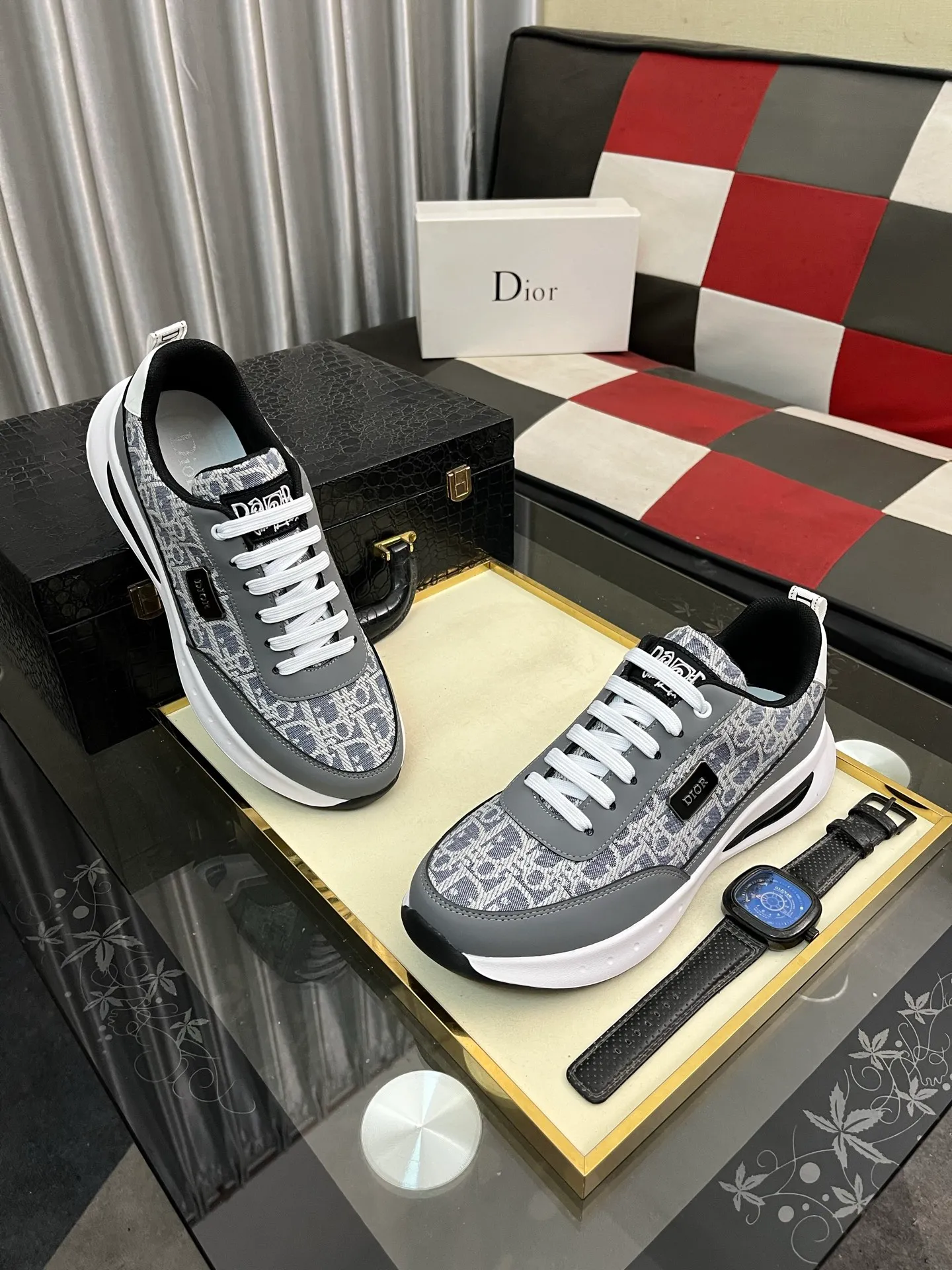 Men's men's shoes💰440⌚️⌚️Dior original quality.~ Unique modern style sneakers. 🏃A must-have casual shoe for trendy men😍😍 Original brand imported from Italy, imported original leather, sheep lining (refuses to discolor and grind feet) Sole: Original sole provided by the original factory, French lazy style design ⚠️Fit to the feet, original quality, super comfortable original sole. Just like shooting the real thing 🎬The real thing is better, code number: 38-443️⃣colors available